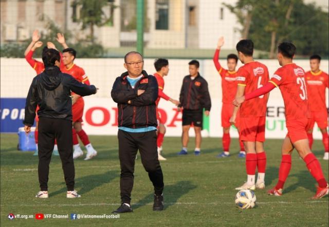 足球篮球-越南主帅：击败中国超越泰国 队长称要为球迷送礼